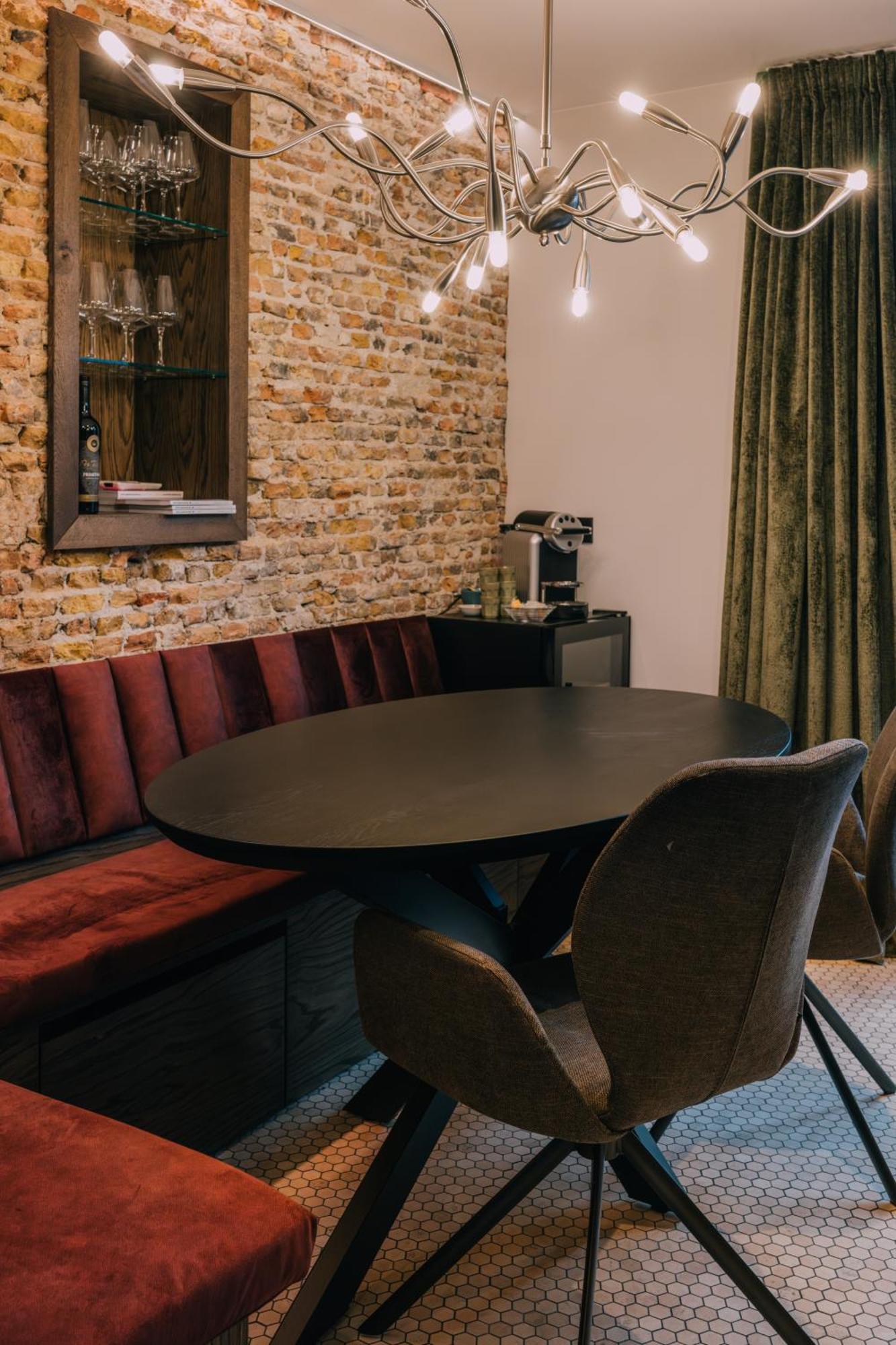 Thebridge29 Boutique Apartment เบรดา ภายนอก รูปภาพ